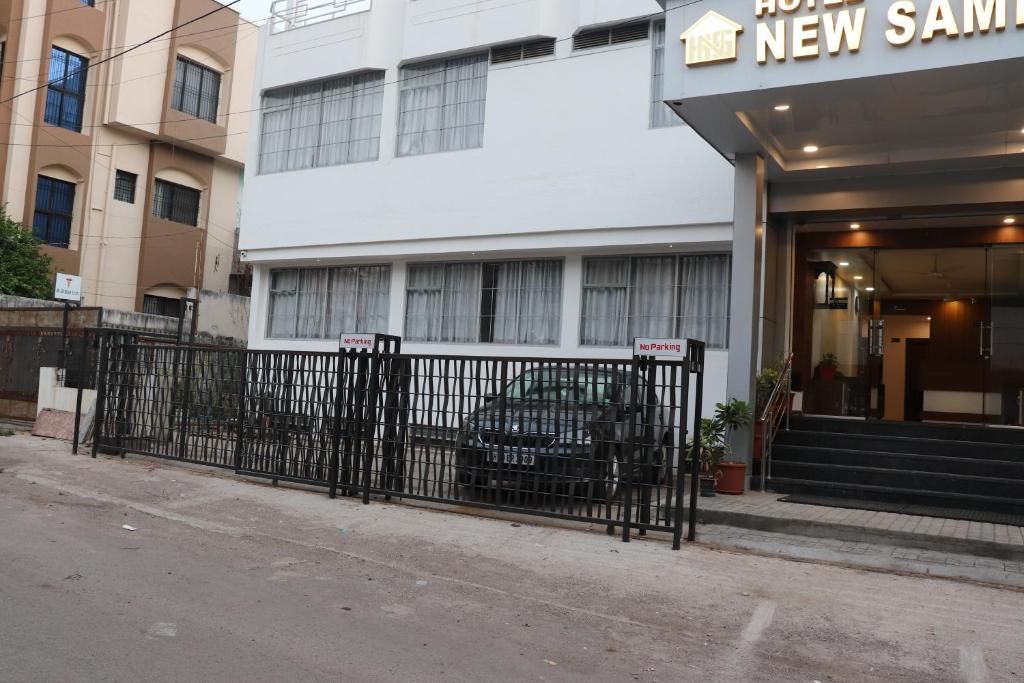 undefined Hotel New Samrat 2