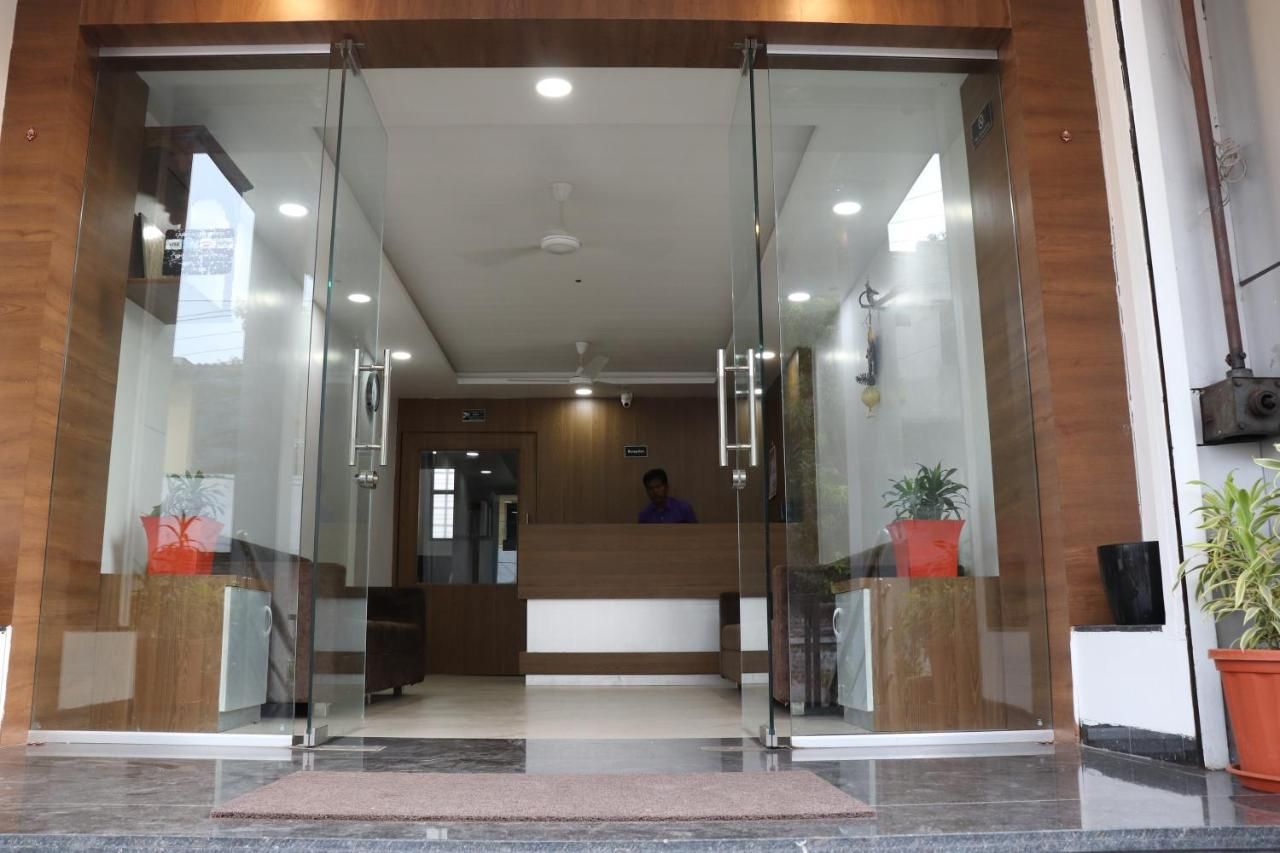 undefined Hotel New Samrat 6