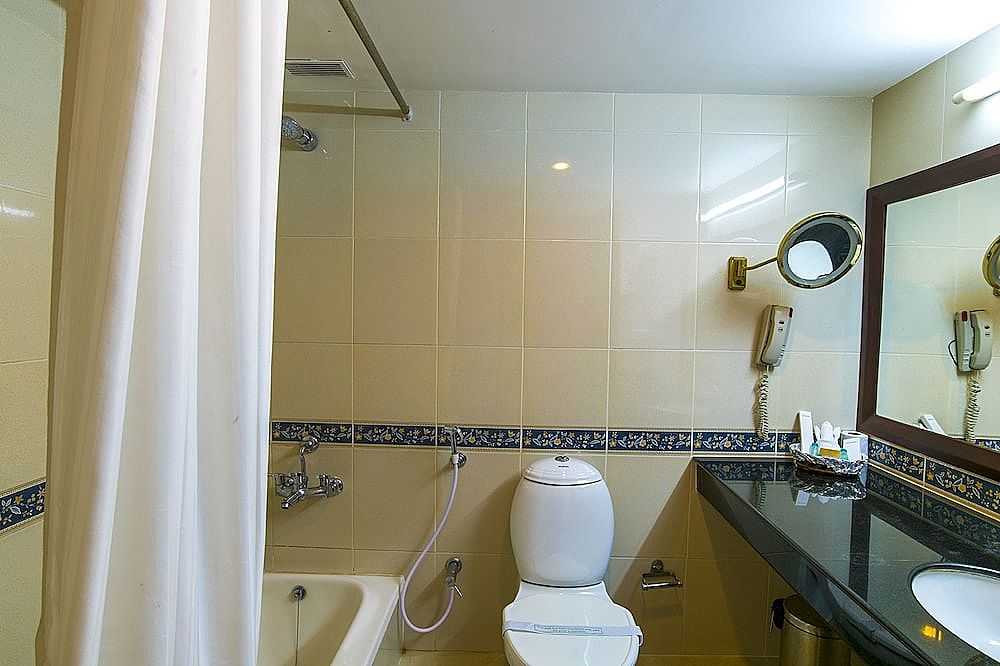 Golf View Hotel and Suites - Airport Hotel Deluxe Room