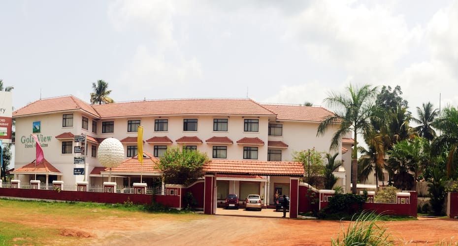 undefined Golf View Hotel and Suites - Airport Hotel