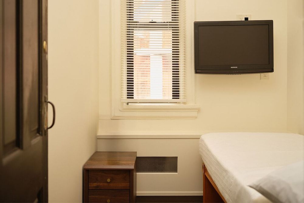 undefined West Village Eurohostel 8