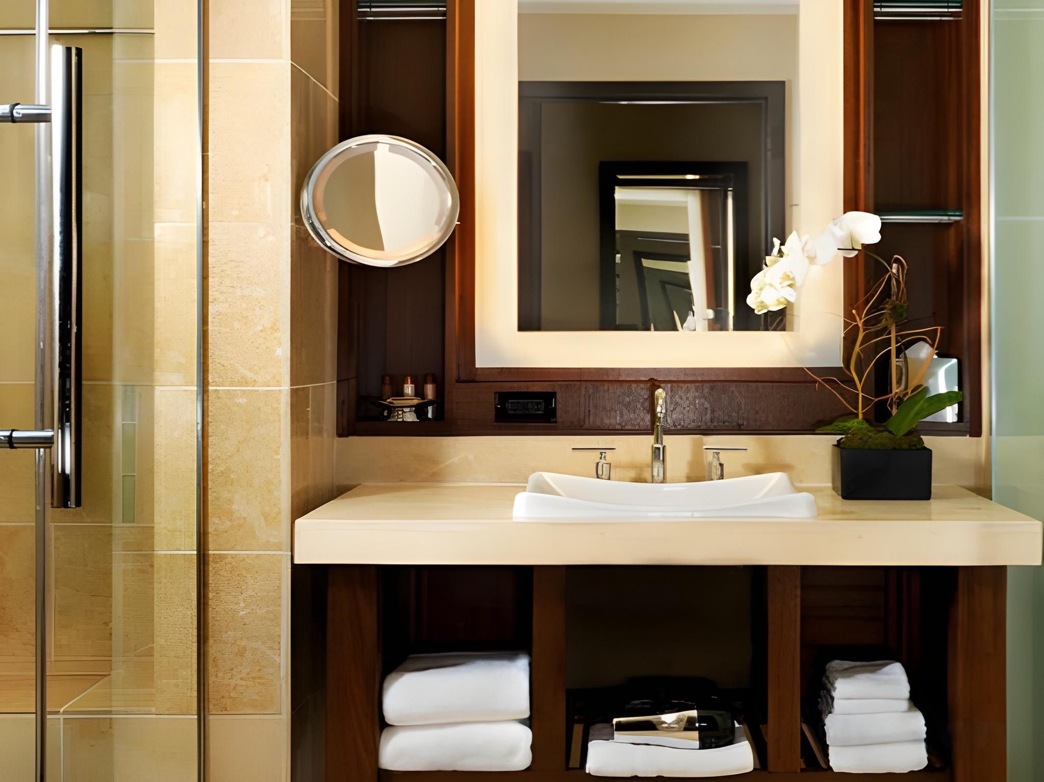 Deluxe King Room Non-Smoking