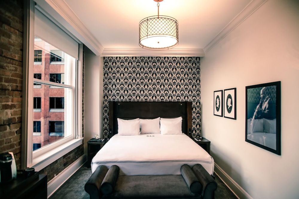Small Room, 1 King Bed