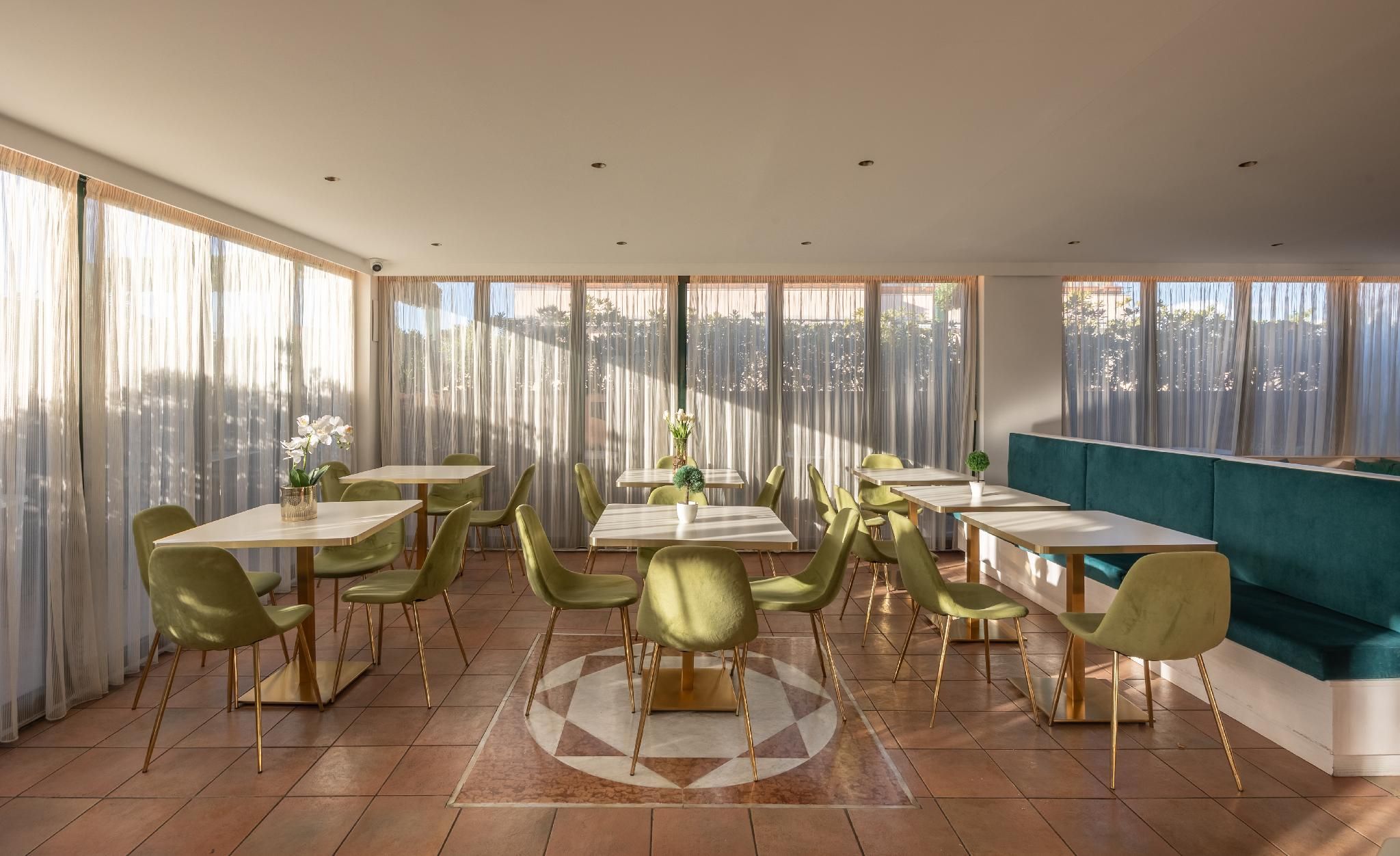 shared lounge/tv area