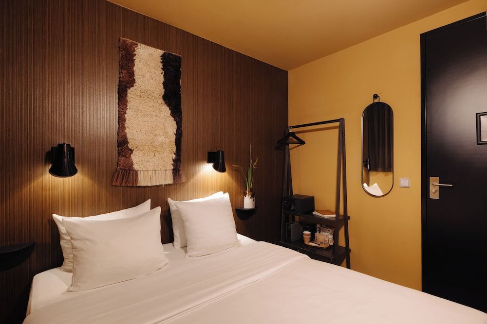Hotel V Frederiksplein Basic Double Room Basement