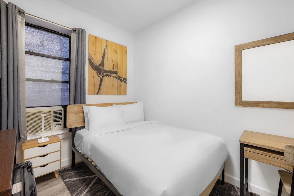 1 Double Bed Room