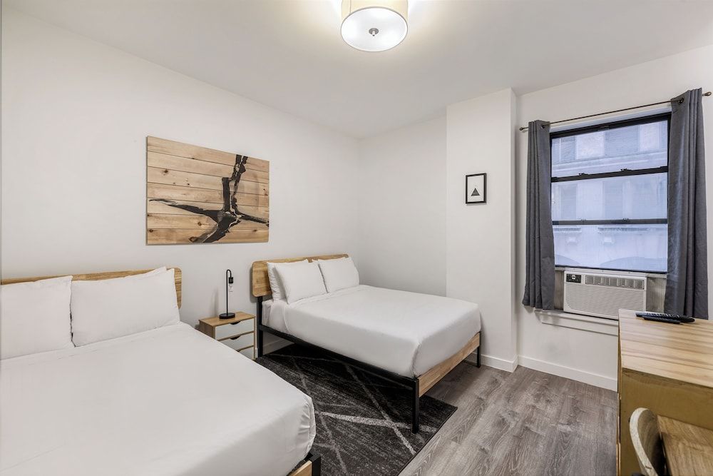 2 Double Beds Room