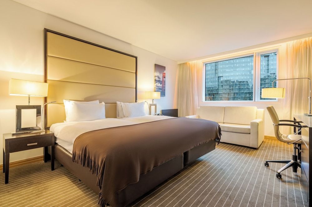 undefined Pestana Chelsea Bridge Hotel & SPA 4