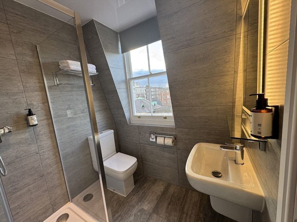 undefined Berjaya Eden Park London Hotel 3