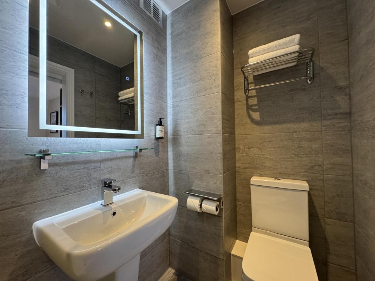 undefined Berjaya Eden Park London Hotel 4