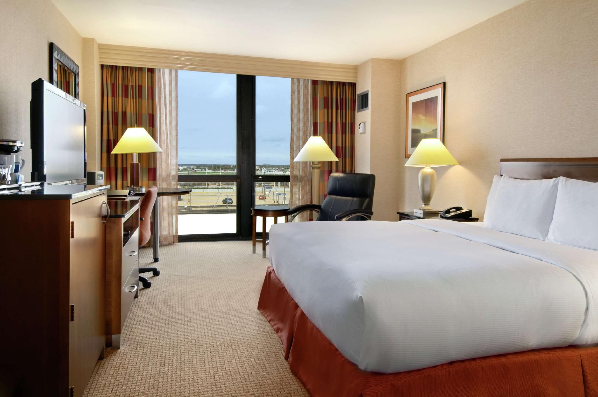 undefined Hilton Chicago O'Hare Airport 4