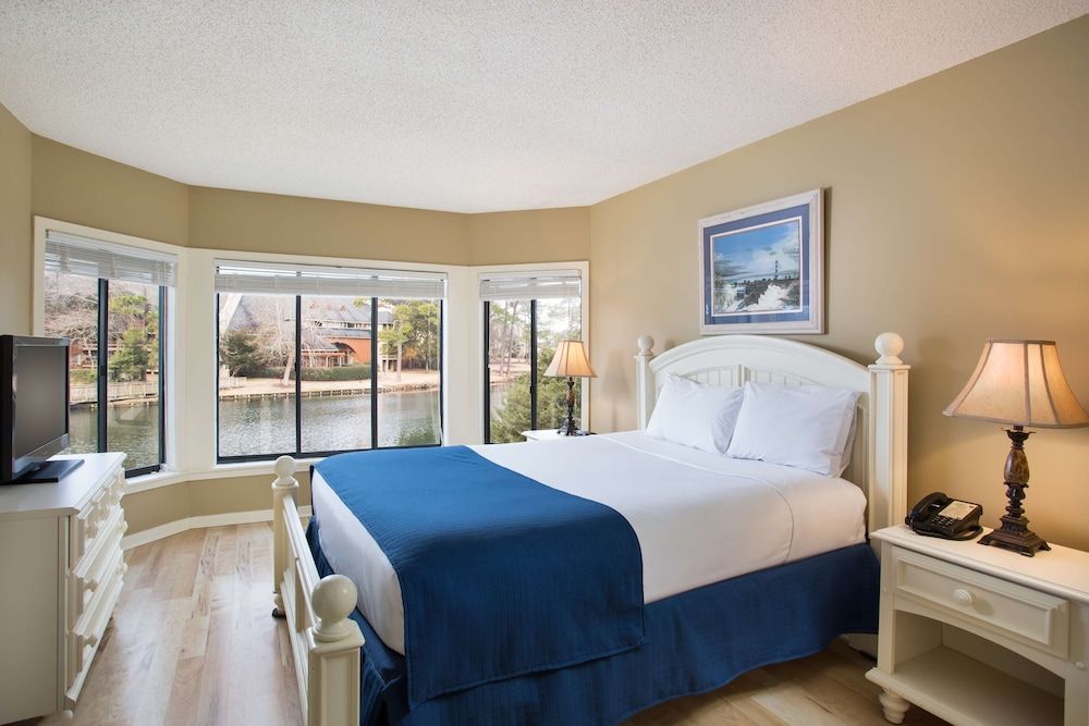 Suite, 2 Bedrooms, Lake View (Lodge)