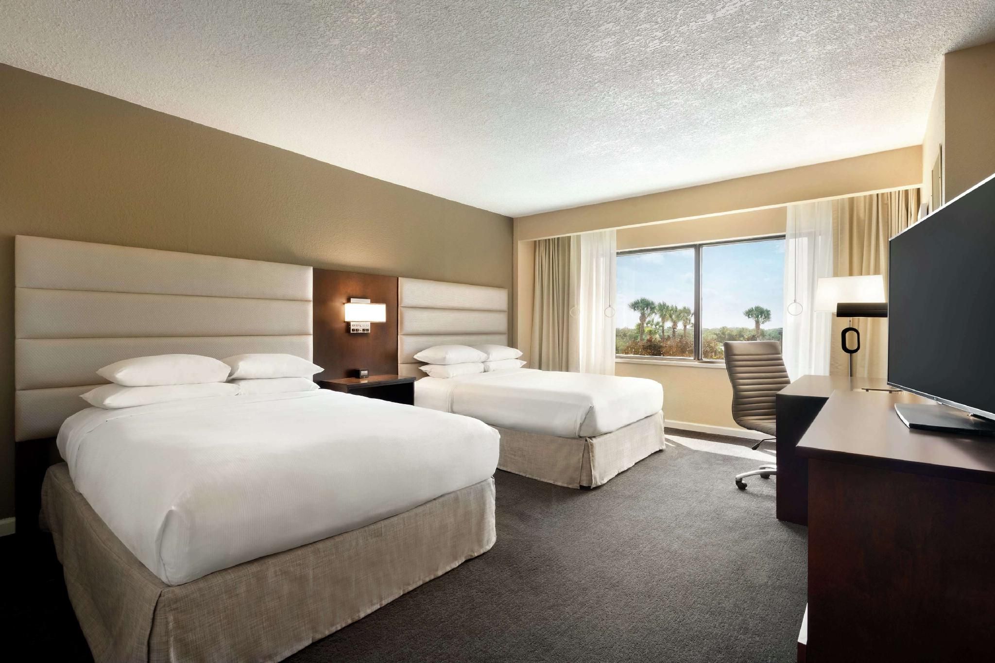 2 Queen Acc Ri Shwr City View