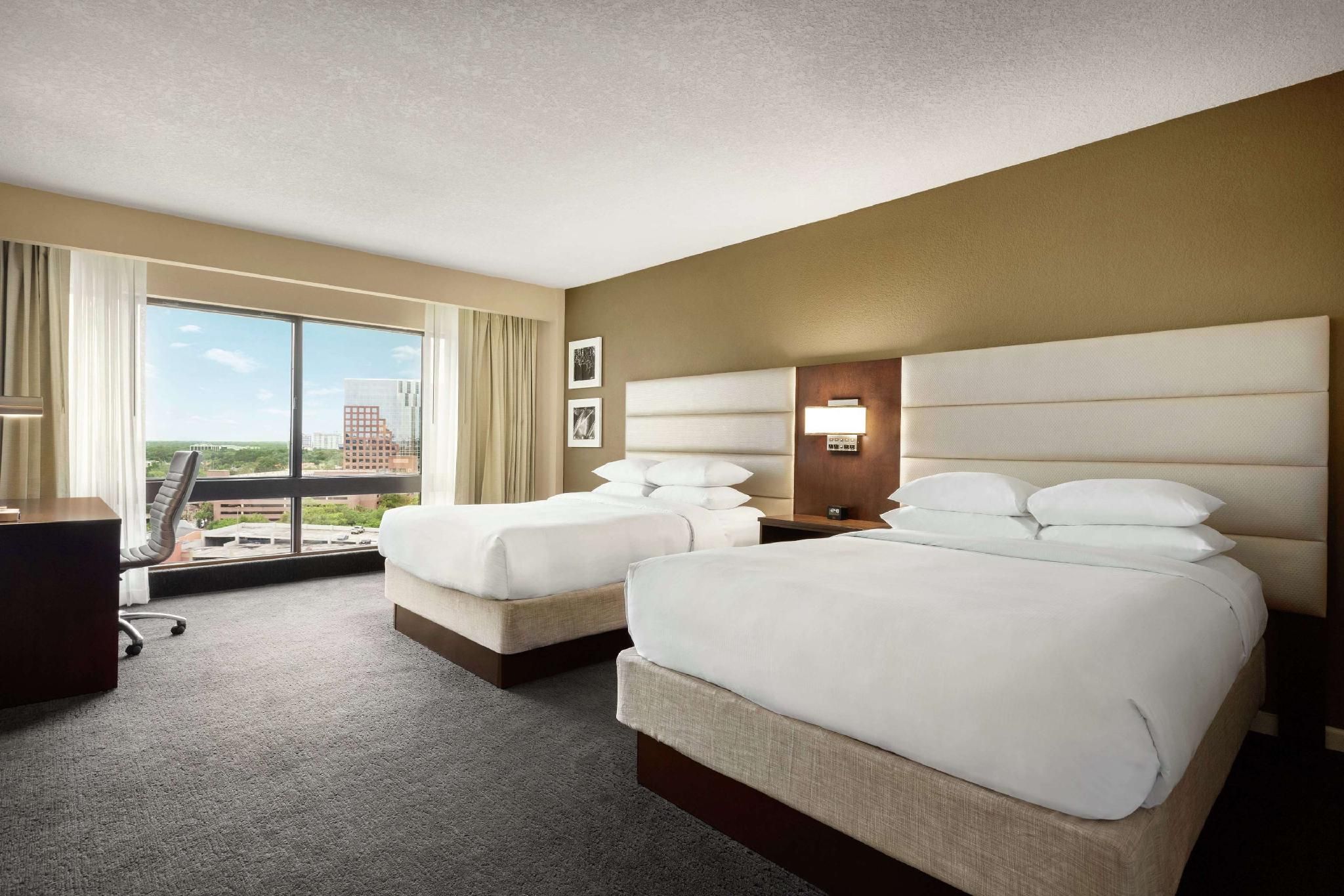 2 Queen Beds - Corner Room