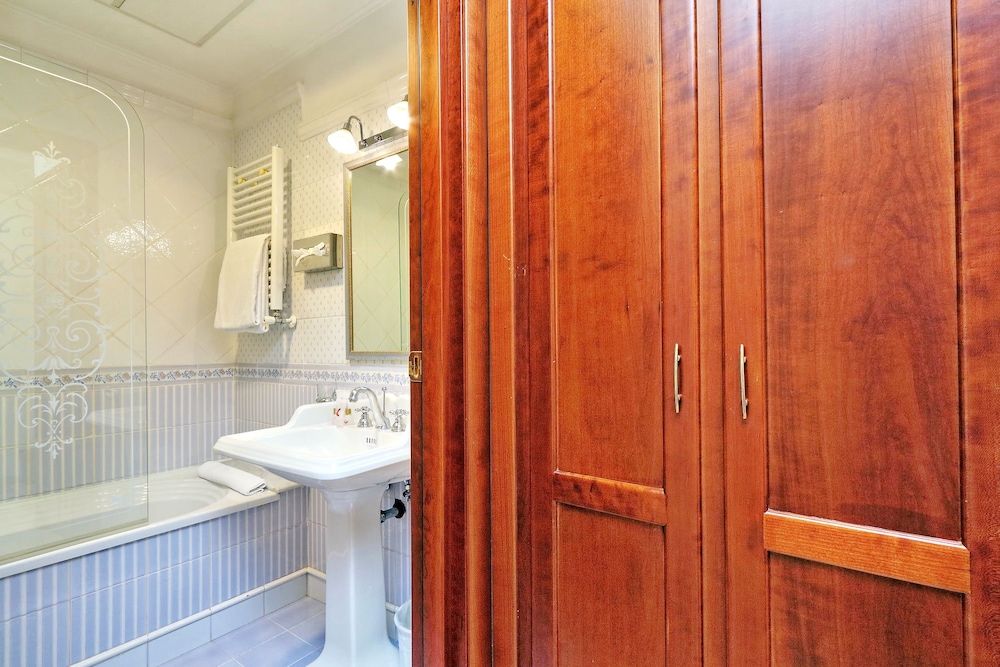 Hotel Camelia Standard Double Room 9