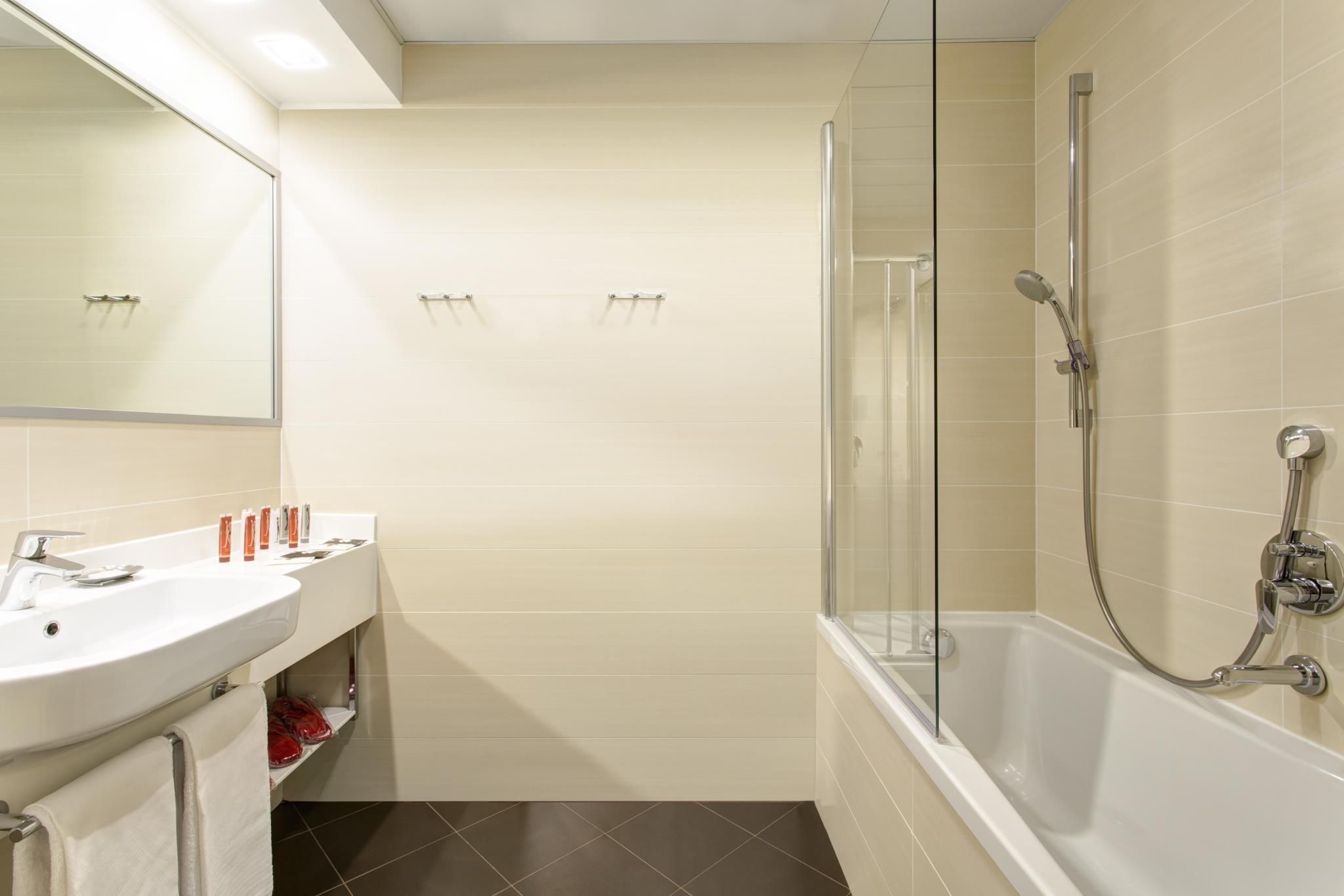 undefined iQ Hotel Roma 5