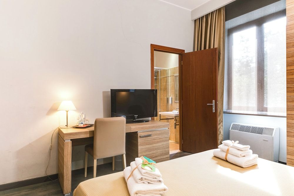 Garden Area Roma Eur Standard Double or Twin Room, 1 Double Bed 3