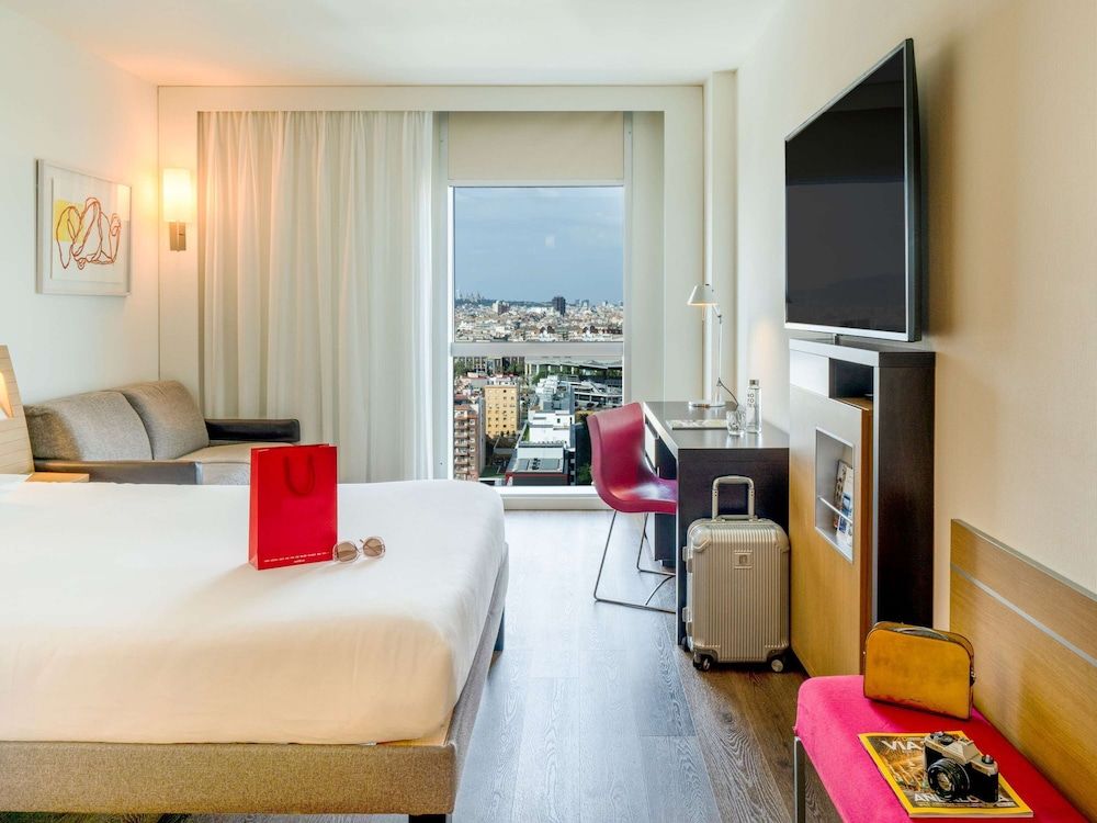 undefined Novotel Barcelona City 4