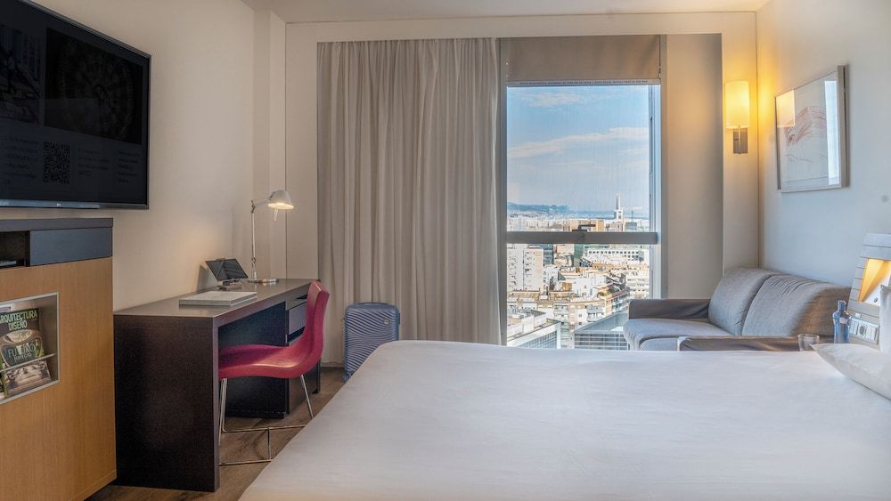 Novotel Barcelona City Standard Room, 1 Queen Bed, City View 5