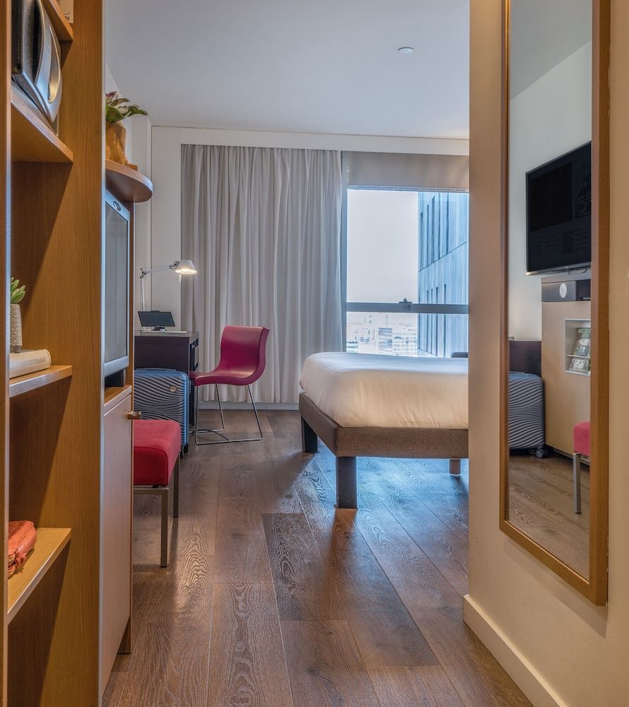 Novotel Barcelona City Standard Room, 1 Queen Bed, City View 6