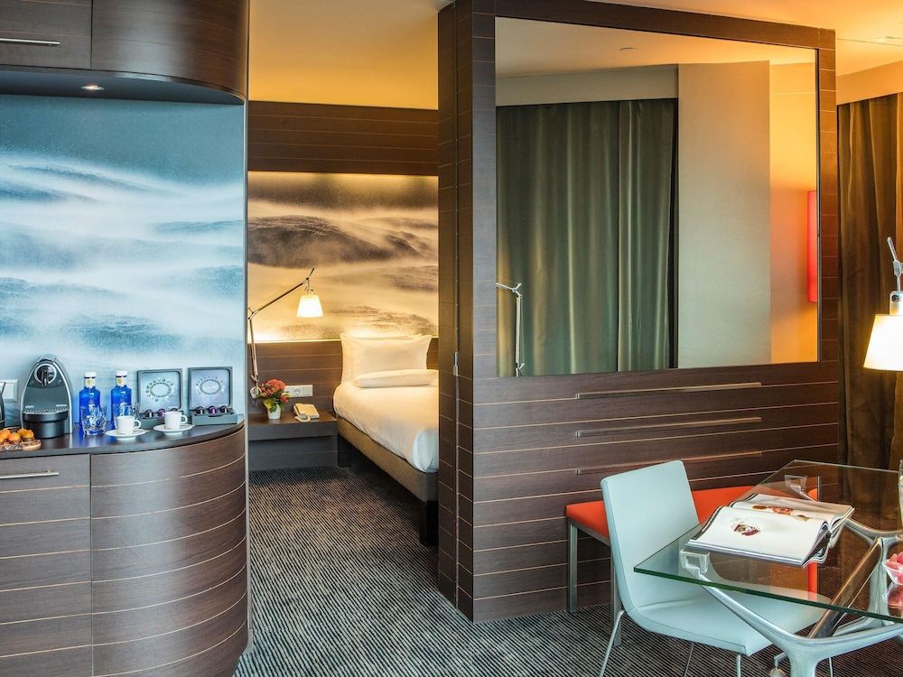 Suite, 1 Queen Bed with Sofa bed