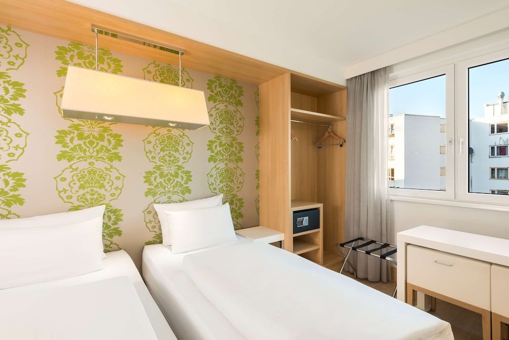 NH Berlin Potsdamer Platz Standard Room 3