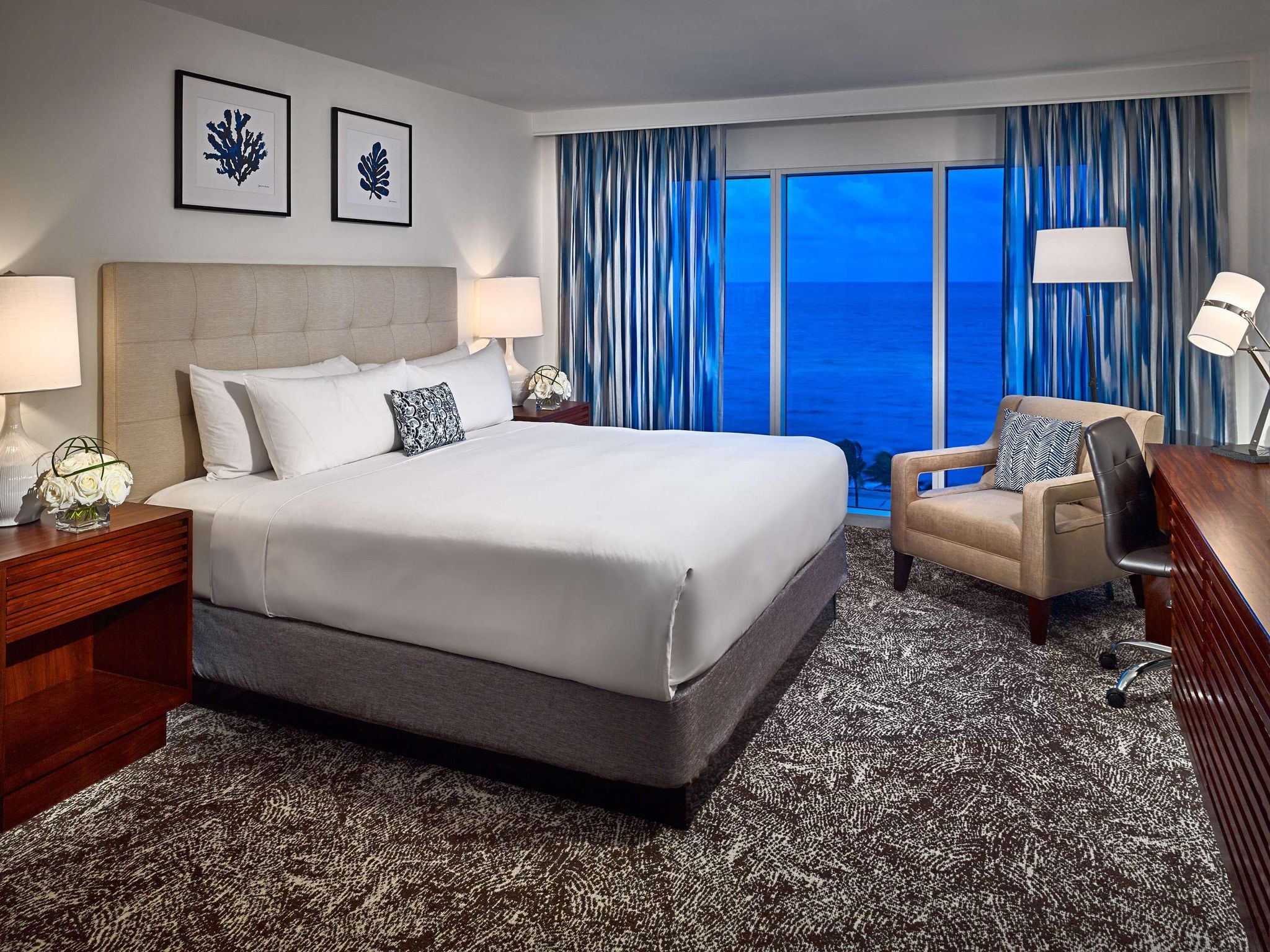 PREFERRED, KING BED, OCEAN CURVE, ACCESSIBLE