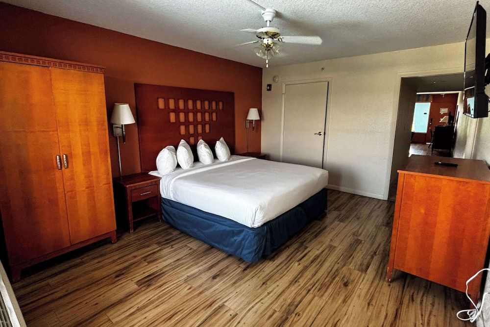 undefined Ramada by Wyndham Hotel & Water Park 8