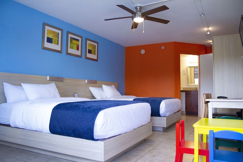 Ramada by Wyndham Hotel & Water Park Room, 2 Queen Beds, Non Smoking, Courtyard View 6