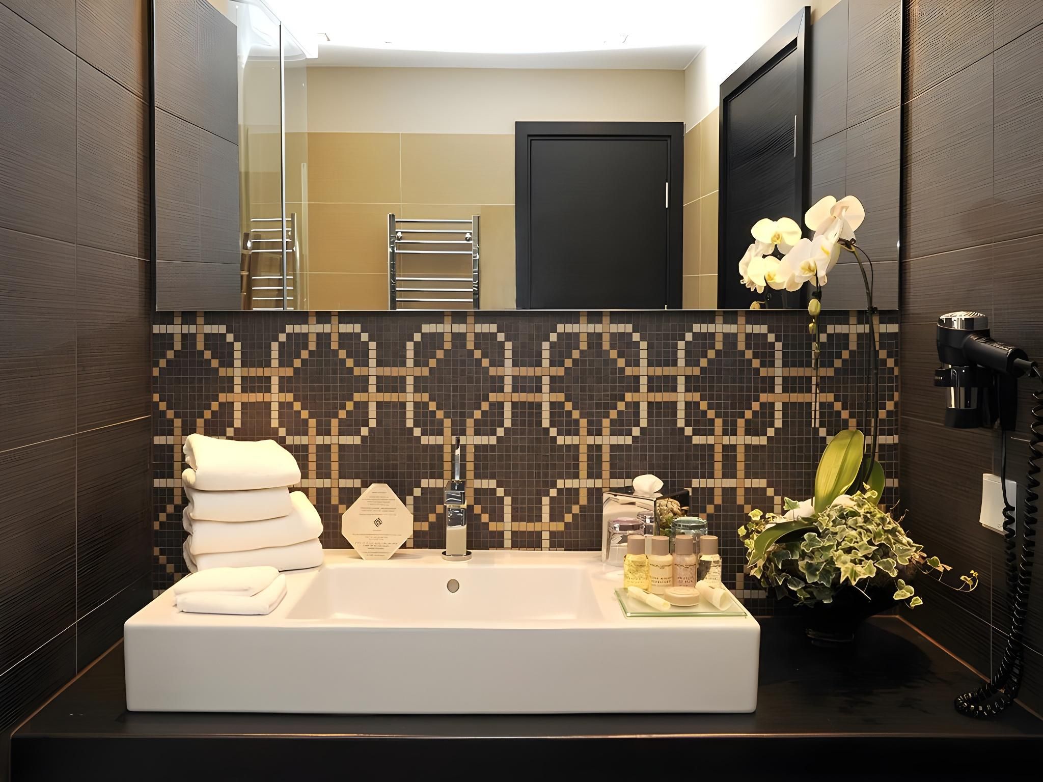 Double Room for Single Use