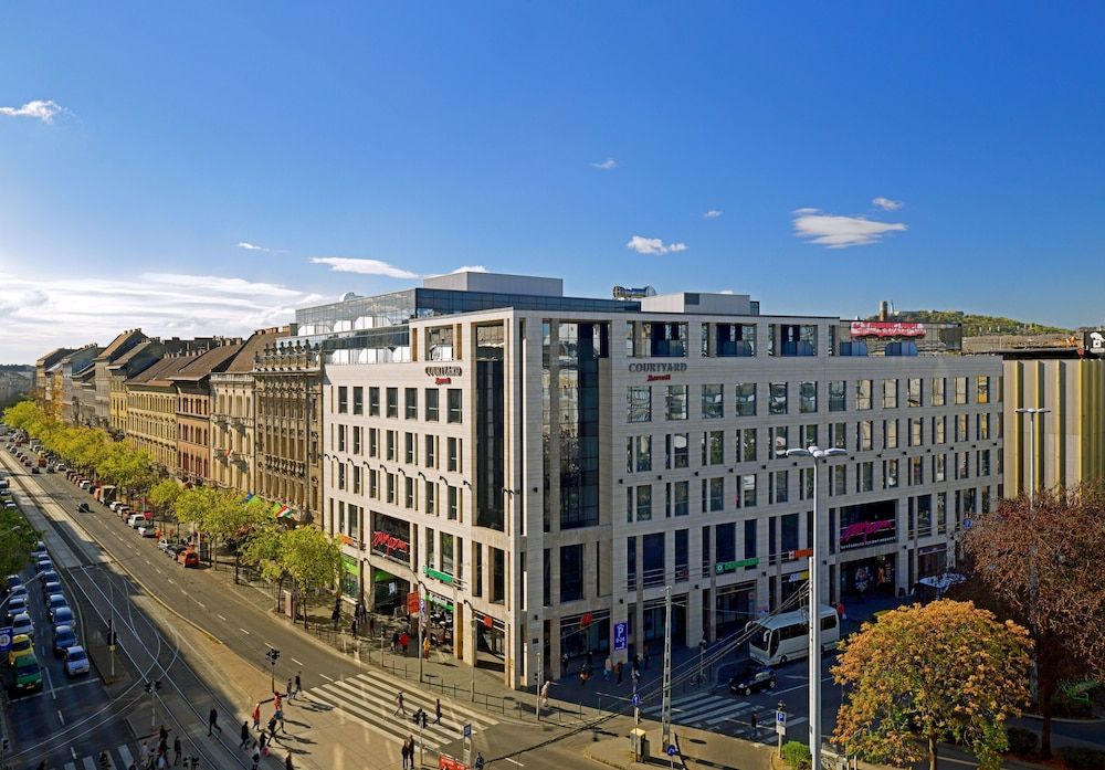 undefined Courtyard by Marriott Budapest City Center 2