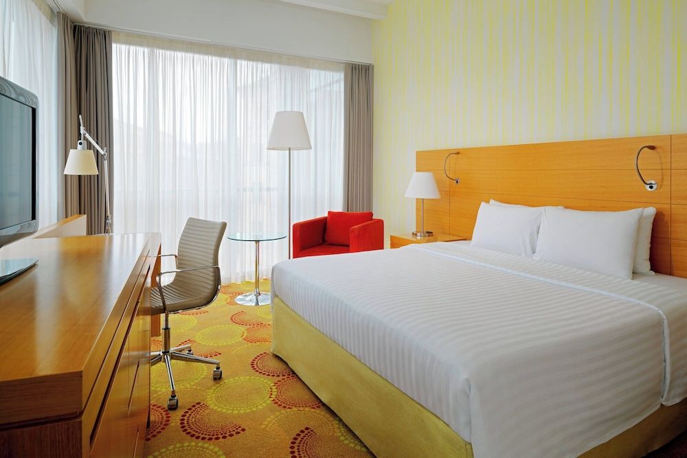 Superior Room, 1 King Bed, Non Smoking, Balcony