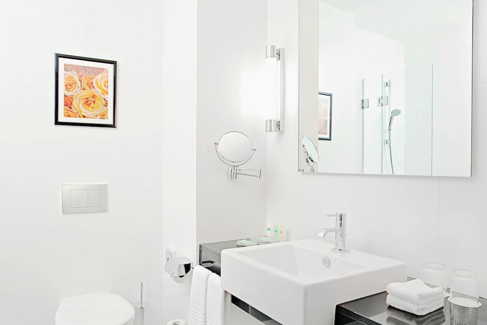 Courtyard by Marriott Budapest City Center Deluxe Room, 2 Double Beds 4