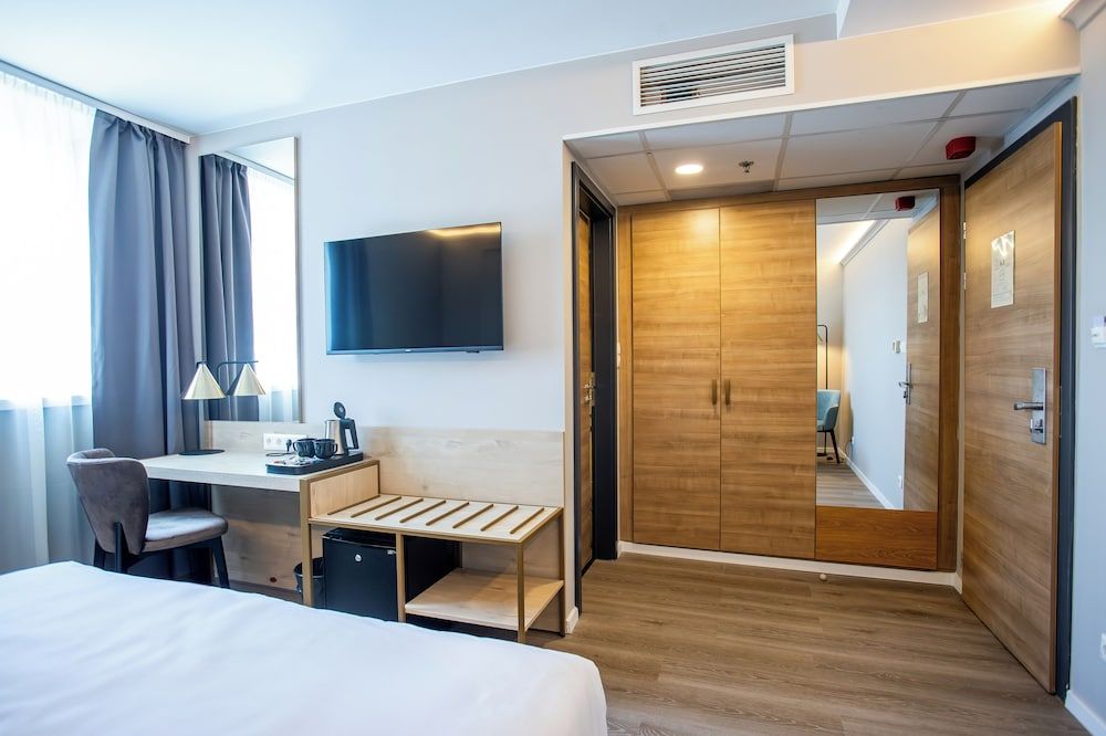 Expo Tower by Mellow Mood Hotels Standard Double or Twin Room 2