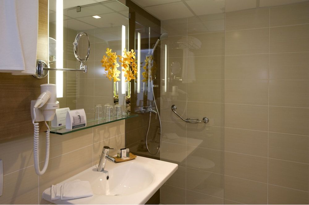 Expo Tower by Mellow Mood Hotels Standard Double or Twin Room 5