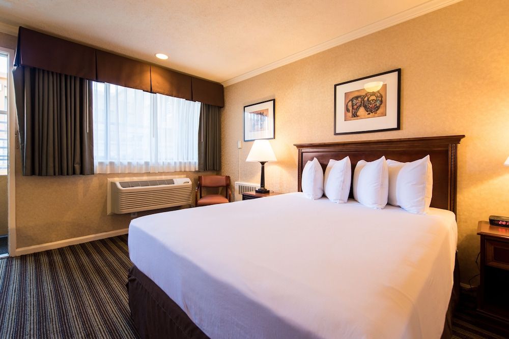 undefined Civic Center Motor Inn 2