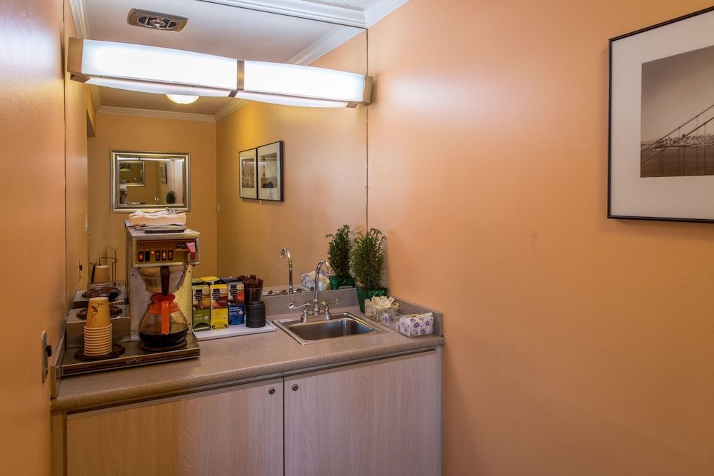 undefined Civic Center Motor Inn 5