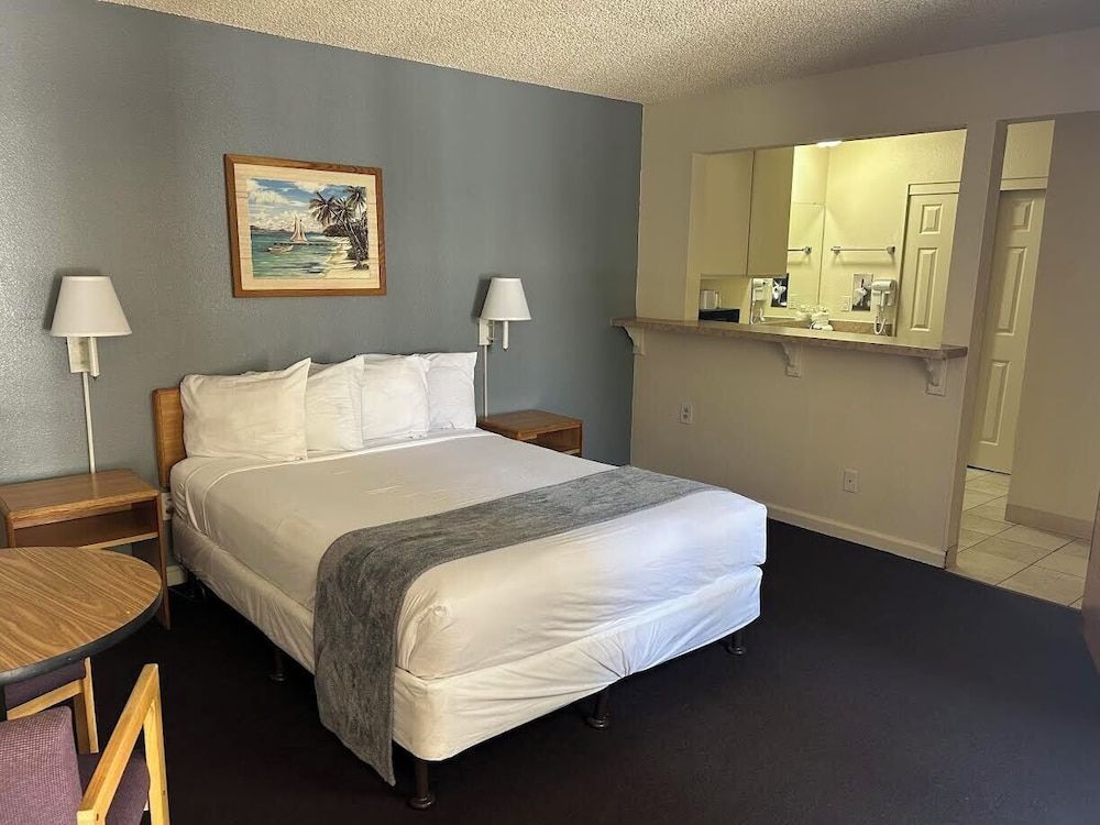 undefined California Suites Hotel 5