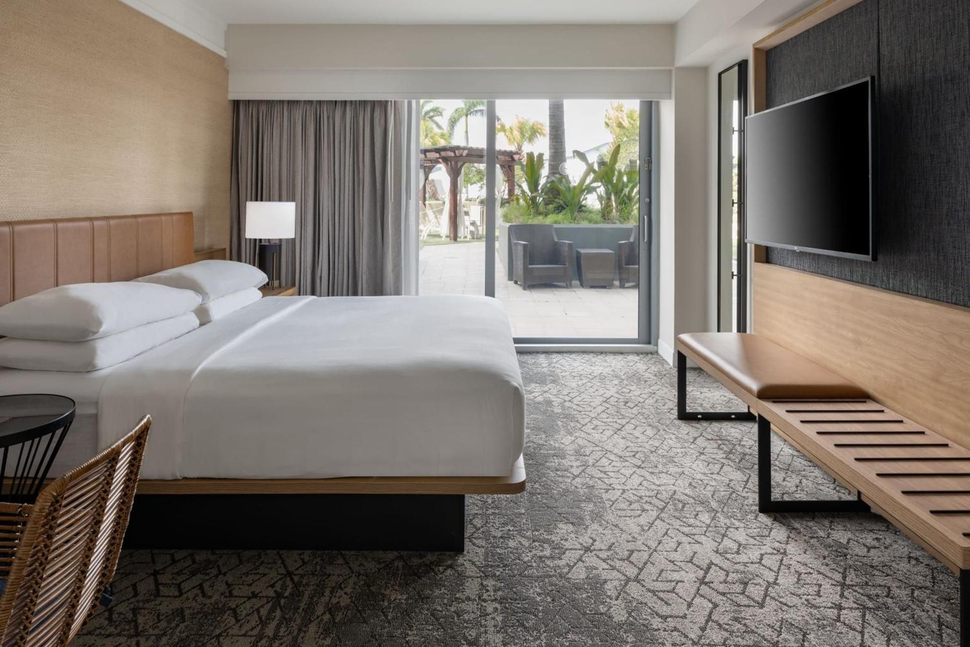 1 Bedroom Sundeck Suite, 1 Bedroom Suite, 1 King, Sofa bed