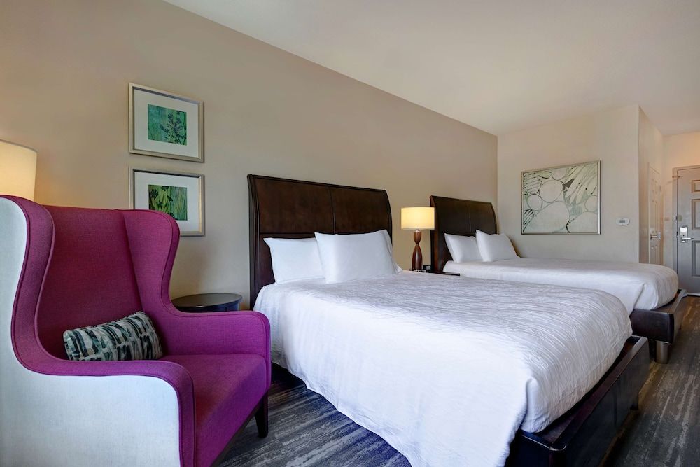 Two queen beds evolution room