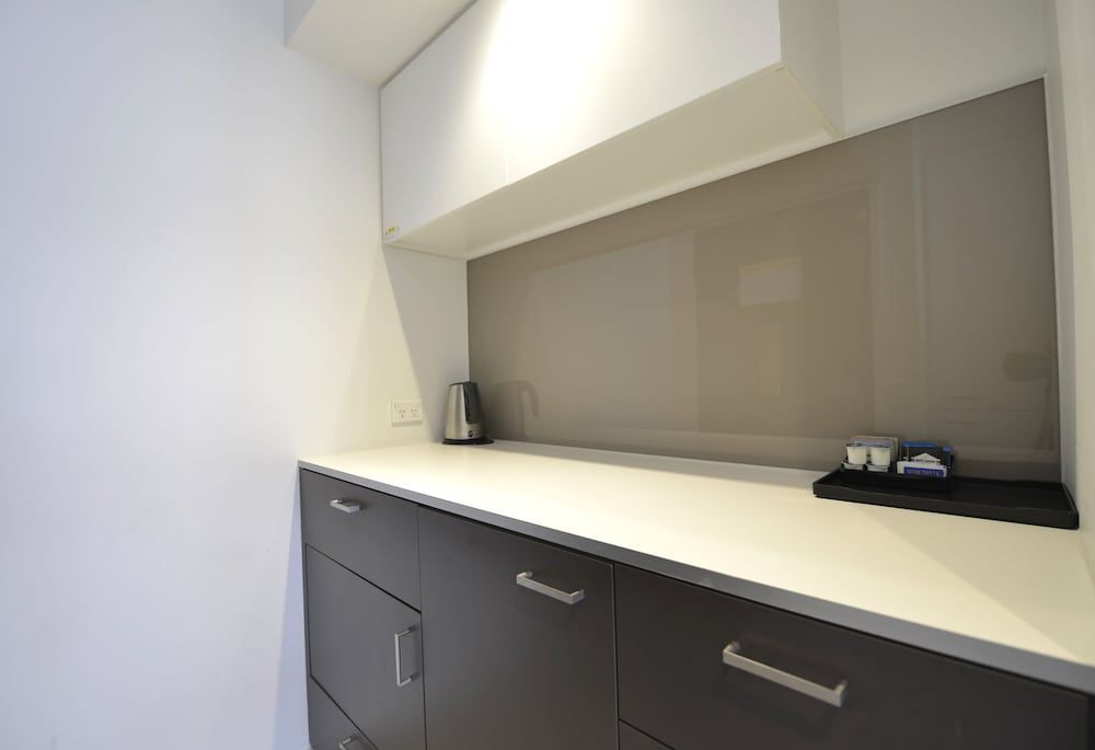 Seasons Heritage Melbourne Economy Room 4