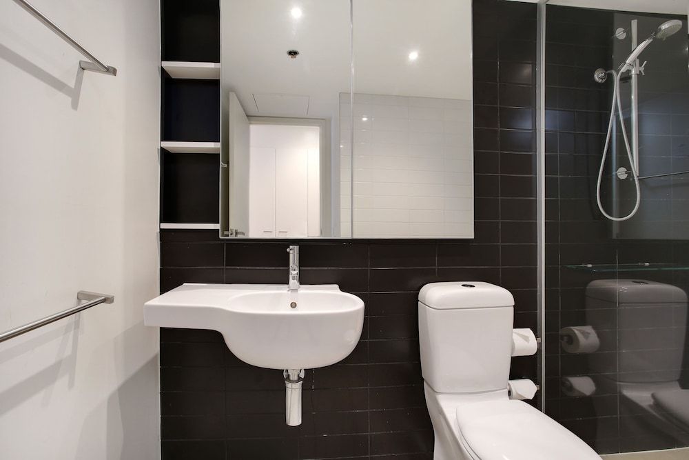 Seasons Heritage Melbourne Economy Room 3