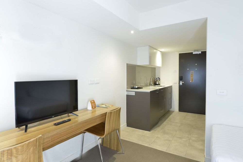 Seasons Heritage Melbourne Economy Room 5