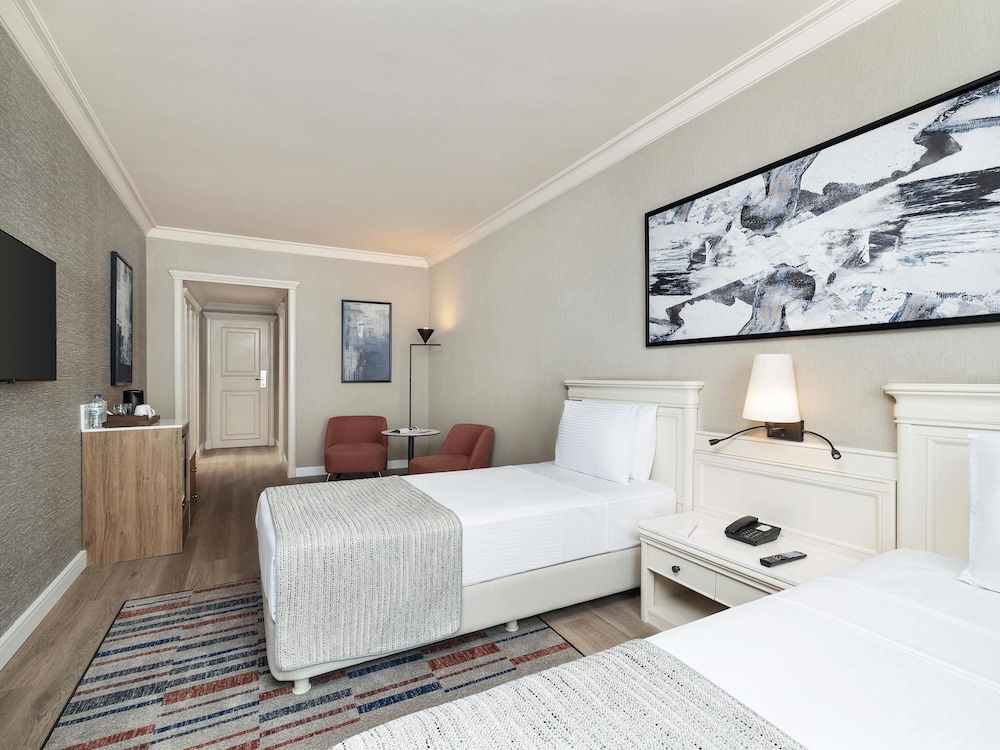 Elite World Comfy Istanbul Taksim Trendy Room with 2 Single Beds 3
