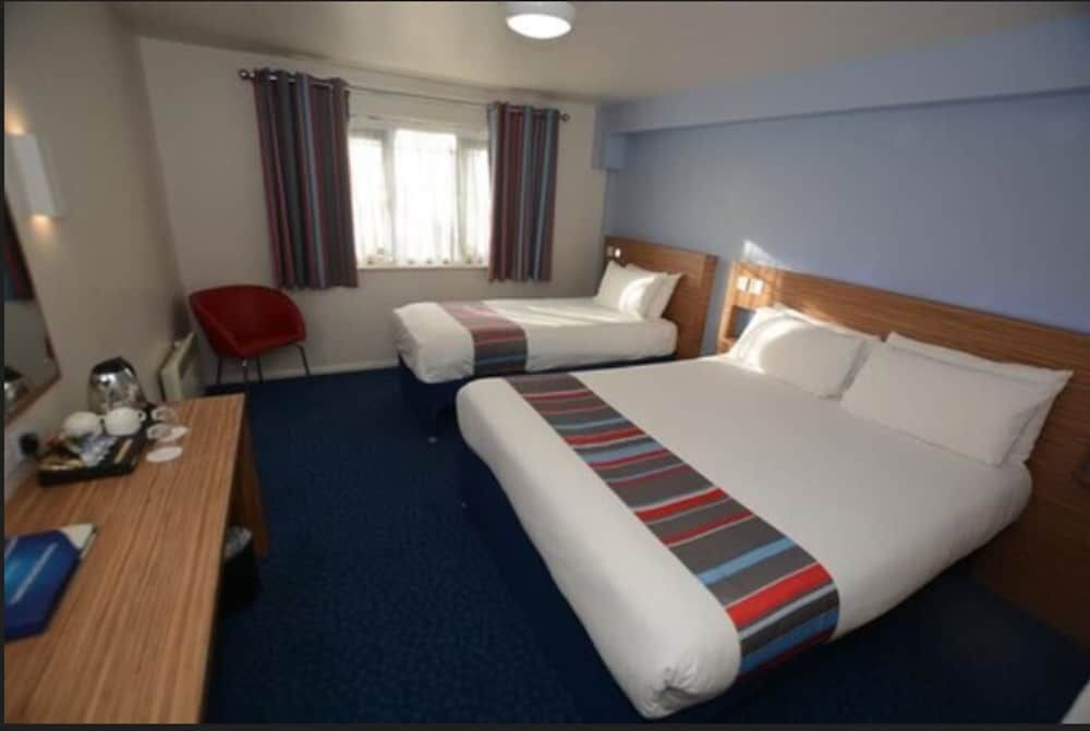 Travelodge Dublin Phoenix Park Hotel Family Triple Room, 1 Bedroom 3