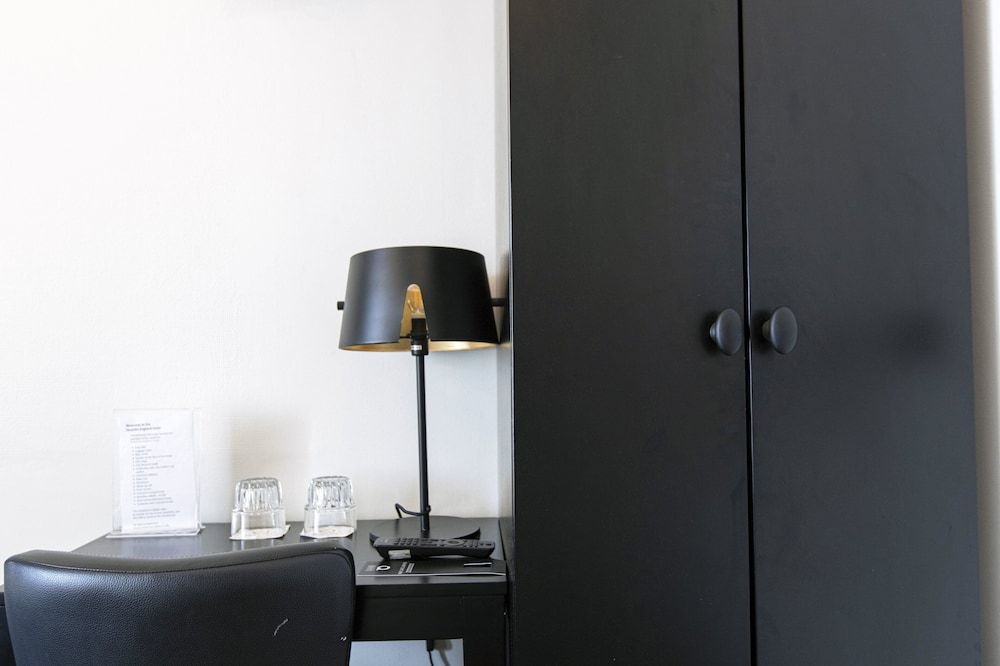 Quentin England Hotel Standard Room, 1 Double Bed, Private Bathroom 7