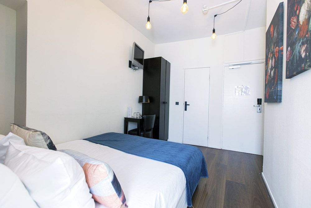 Quentin England Hotel Standard Room, 1 Double Bed, Private Bathroom 2