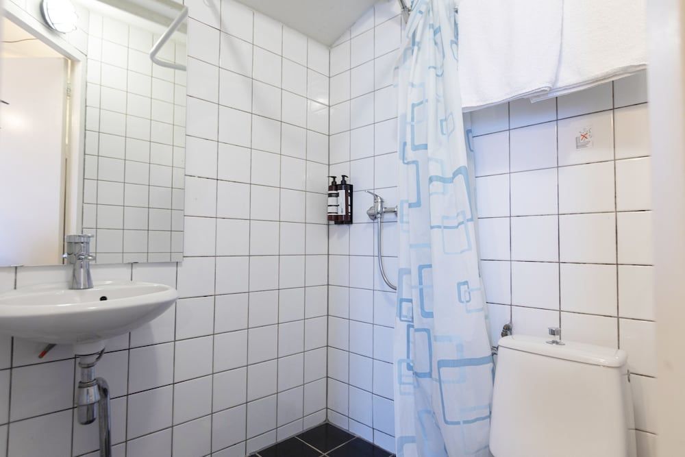 Quentin Museum Square Hotel Room, 1 King Bed, Garden View 2