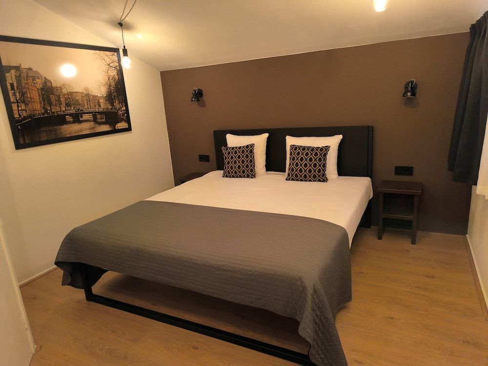 Quentin Museum Square Hotel Room, 1 King Bed, Garden View