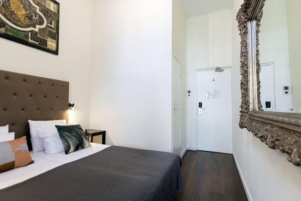 undefined Quentin England Hotel 10